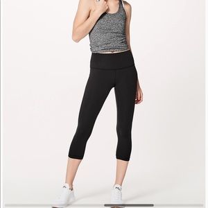 Lululemon high waisted cropped leggings size 2✨